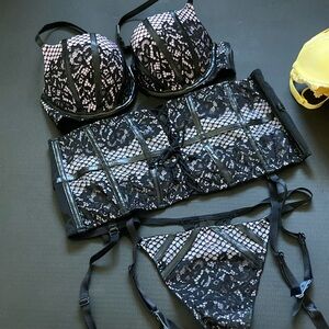 VS NWOT matching 34C balconette bra, M garter belt and M v-string panty
